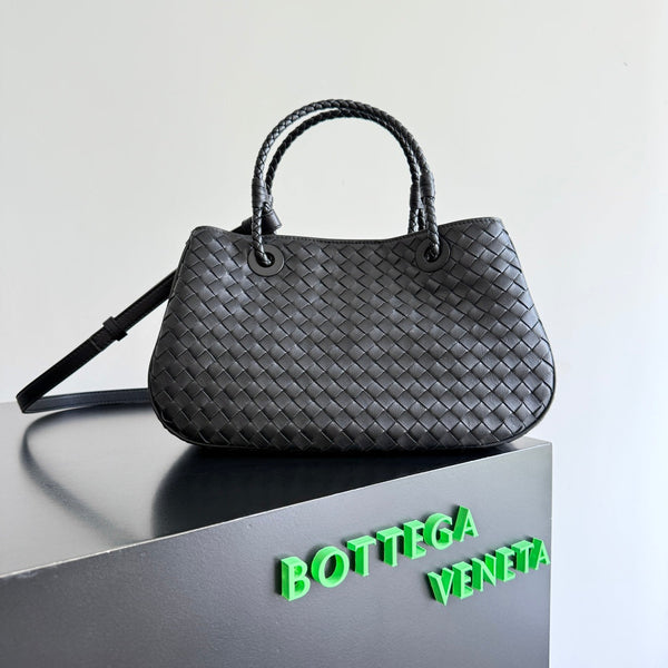 BOTTEGA VENETA 25S BASKET BAG 31 IN BLACK CALFSKIN GOLD HARDWARE