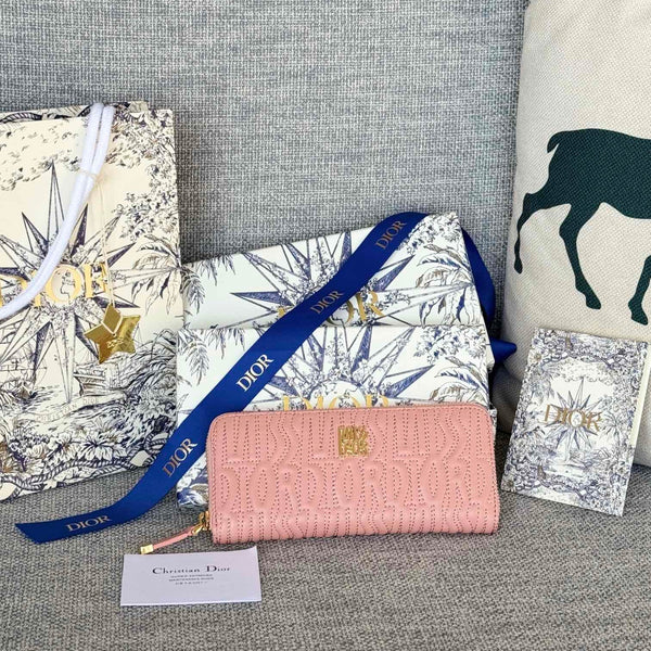 VERTICAL LONG ZIP WALLET 20 IN BABY PINK QUILTED ALLOVER CALFSKIN